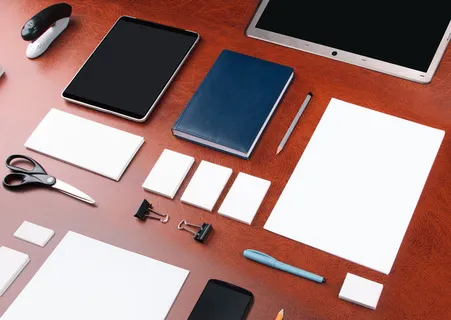 信签纸名片与平板电脑 信签纸名片与平板电脑