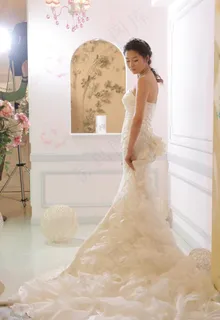 高清室内美女婚纱摄影