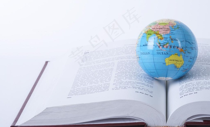 摊开的书图片