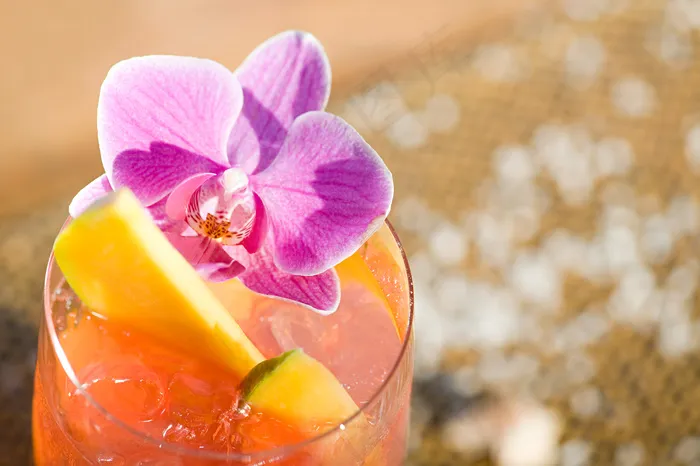鲜花水果鸡尾酒