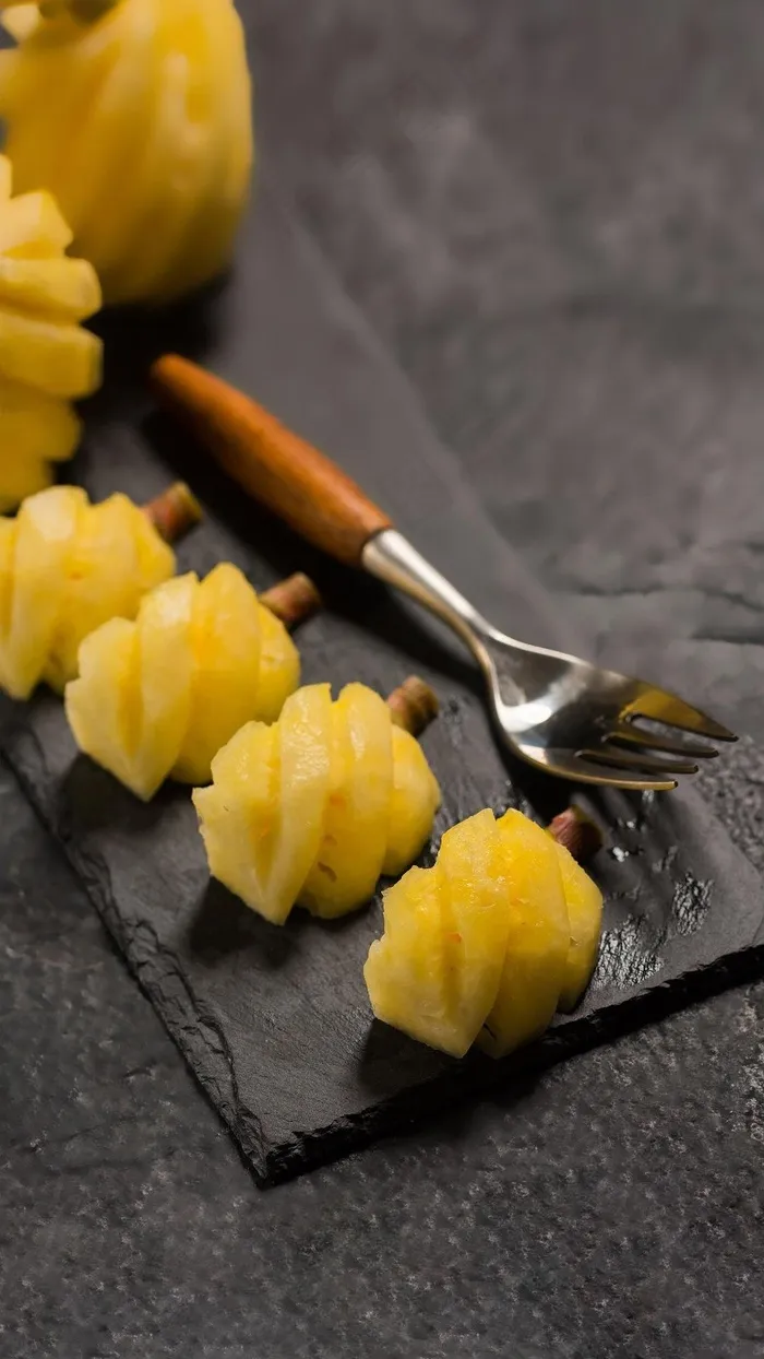 切开的菠萝高清摄影图片