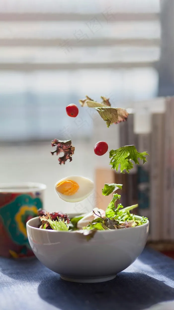 碗鸡蛋蔬菜高清摄影图片