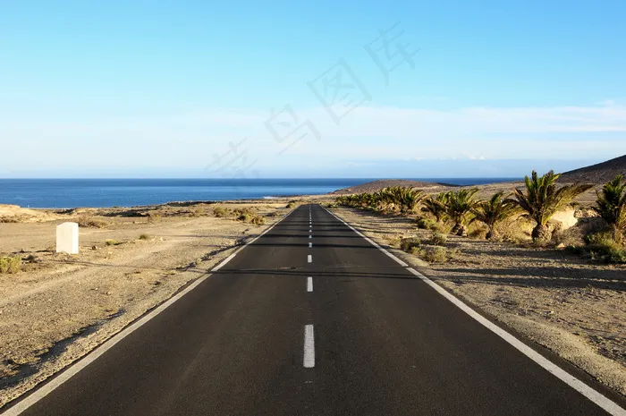 海岸的公路风景