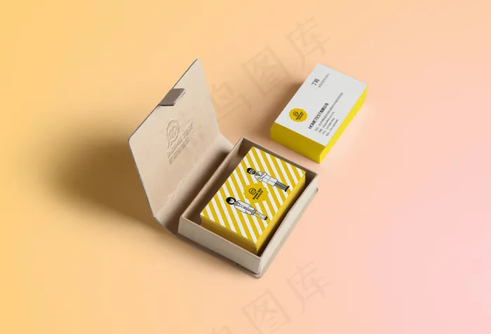 黄色背景名片样机psd模版下载