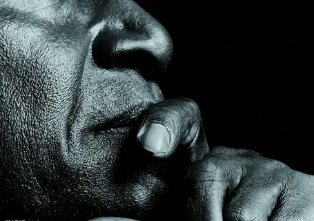 人物面部表情特写图片