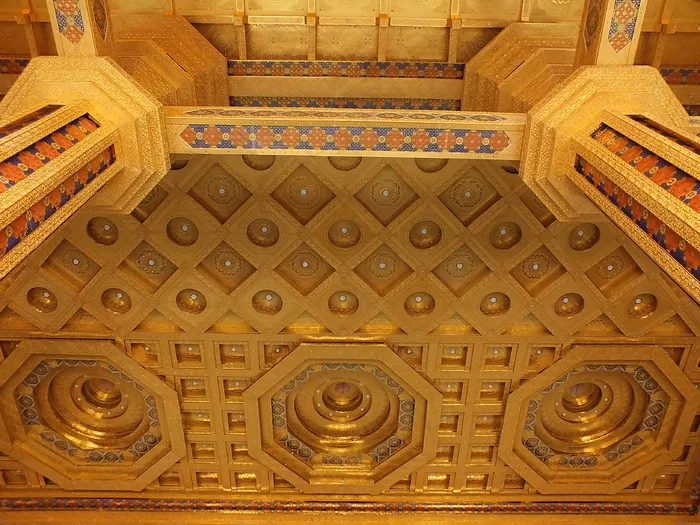 大雄宝殿吊顶装修实景图片