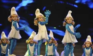 蓝精灵少儿集体舞图片