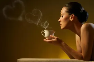 喝咖啡的女人图片