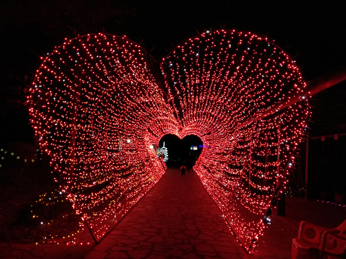 红色一路心灯