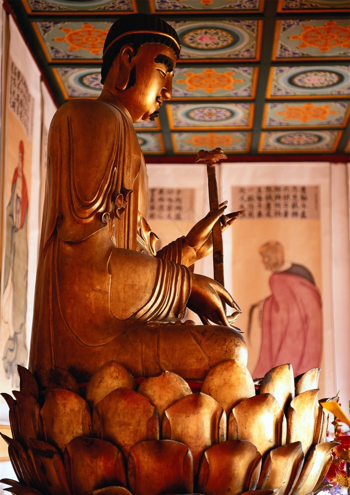 金色的释迦牟尼佛