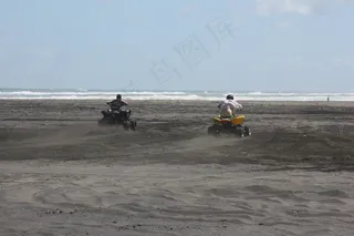 沙滩赛车图片