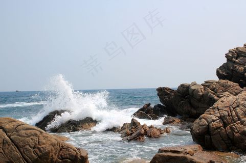 海滩礁石图片
