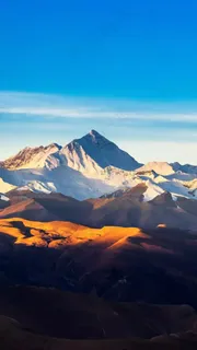 日出的雪峰高清摄影图片