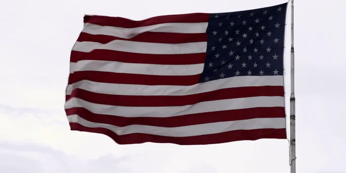 在风2 4K超高清挥舞着美国国旗 ...