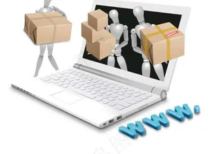 笔记本电脑和玩偶图片