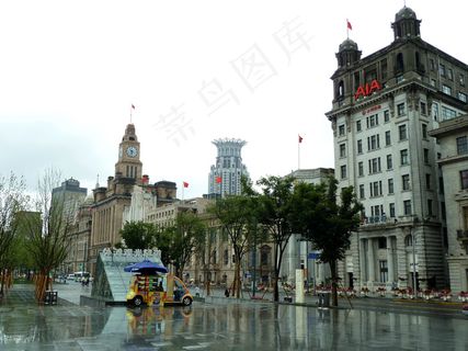 雨中外滩图片