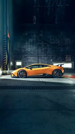 室内的跑车高清摄影图片