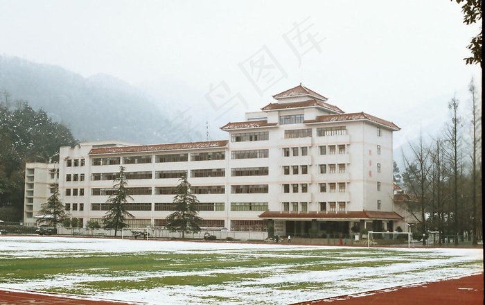 四川农业大学教学楼雪景图片