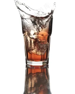 动感冰块水花倒影图片