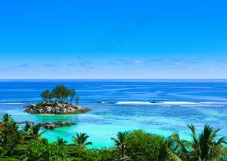 蓝天与海面风景