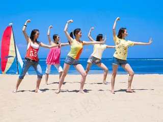 海边健身操图片