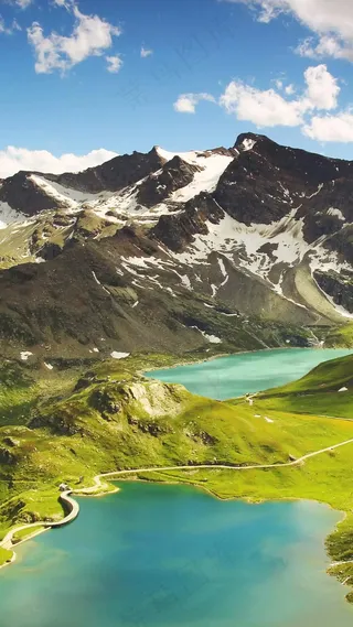 雪山下的湖泊高清摄影图片