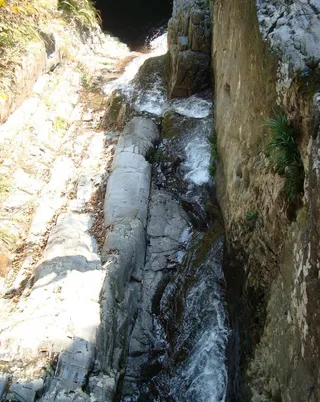 婺源的百米瀑布图片