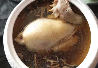 野生菌炖鸡图片