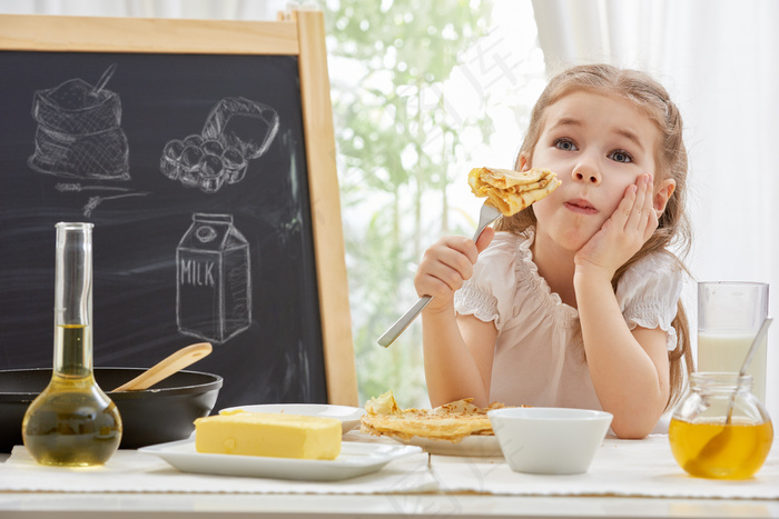 厨师装扮的大人小孩烹饪美食健康家庭情侣亲子素材