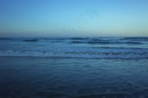 蓝色的海平线