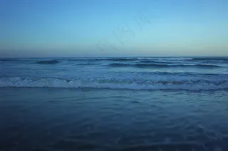 蓝色的海平线