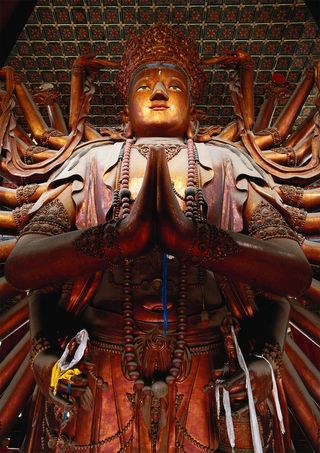 寺院里的千手观音像