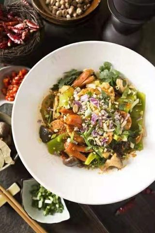 暖色乡村风冒菜餐饮行业实拍餐品摄影图