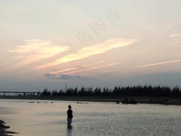 一人独钓一江秋