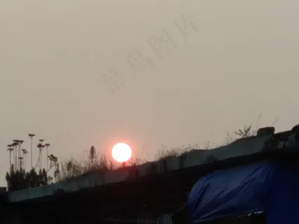 老屋顶的夕阳 老屋顶的夕阳