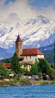 雪山下的村庄高清摄影图片