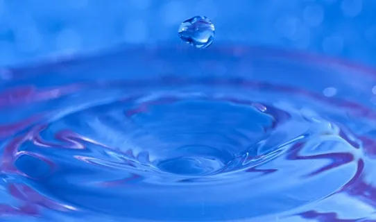 蓝色水滴图片 蓝色水滴图片