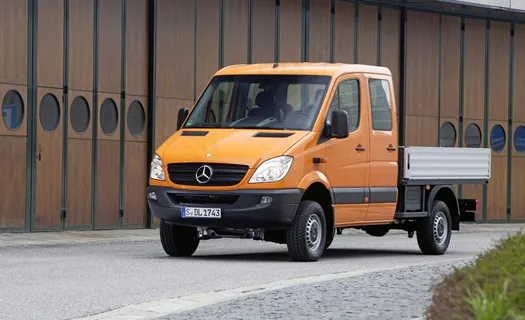 奔驰货车特写图片