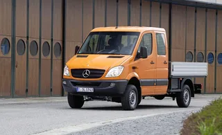 奔驰货车特写图片