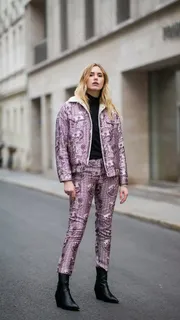 街道上的外国美女高清摄影图片