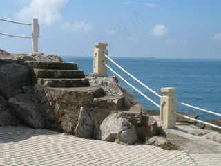 大角湾海滩白色护栏图片