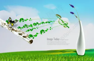 草地上的白色花瓶和音乐