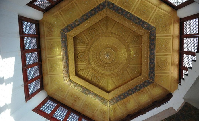 寺庙六角塔吊顶仰视图图片