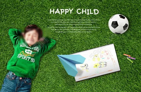 睡在草地上的小男孩 睡在草地上的小男孩