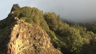 太阳照耀着夏威夷山股票视频侧 视频...