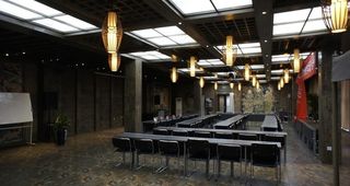 楼兰酒窖会所会议室正立面