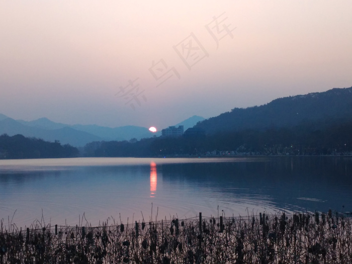 残荷日落 西湖
