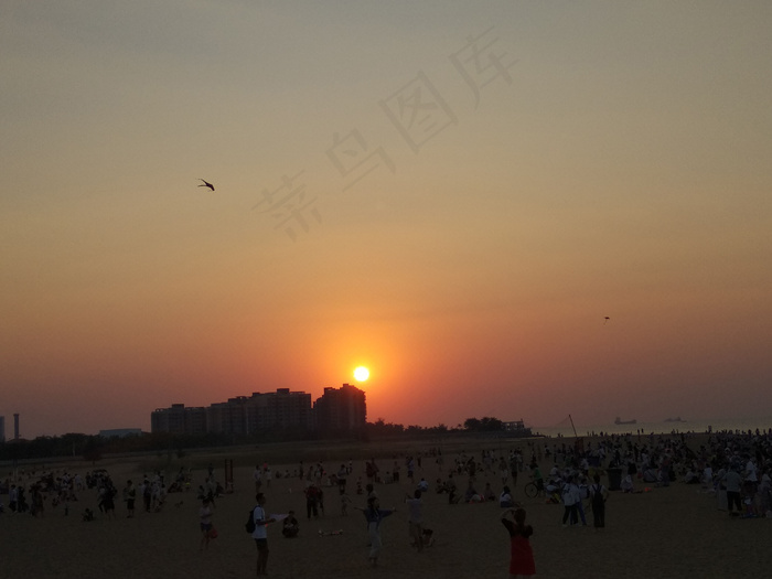沙滩上的落日