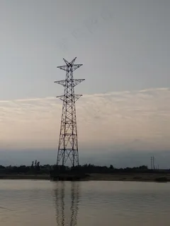 水面上的高压塔 水面上的高压塔
