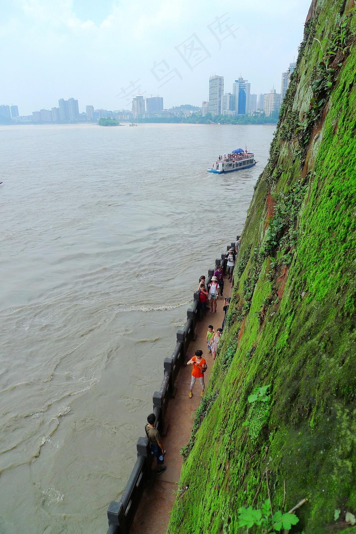 四川乐山大佛景区游人